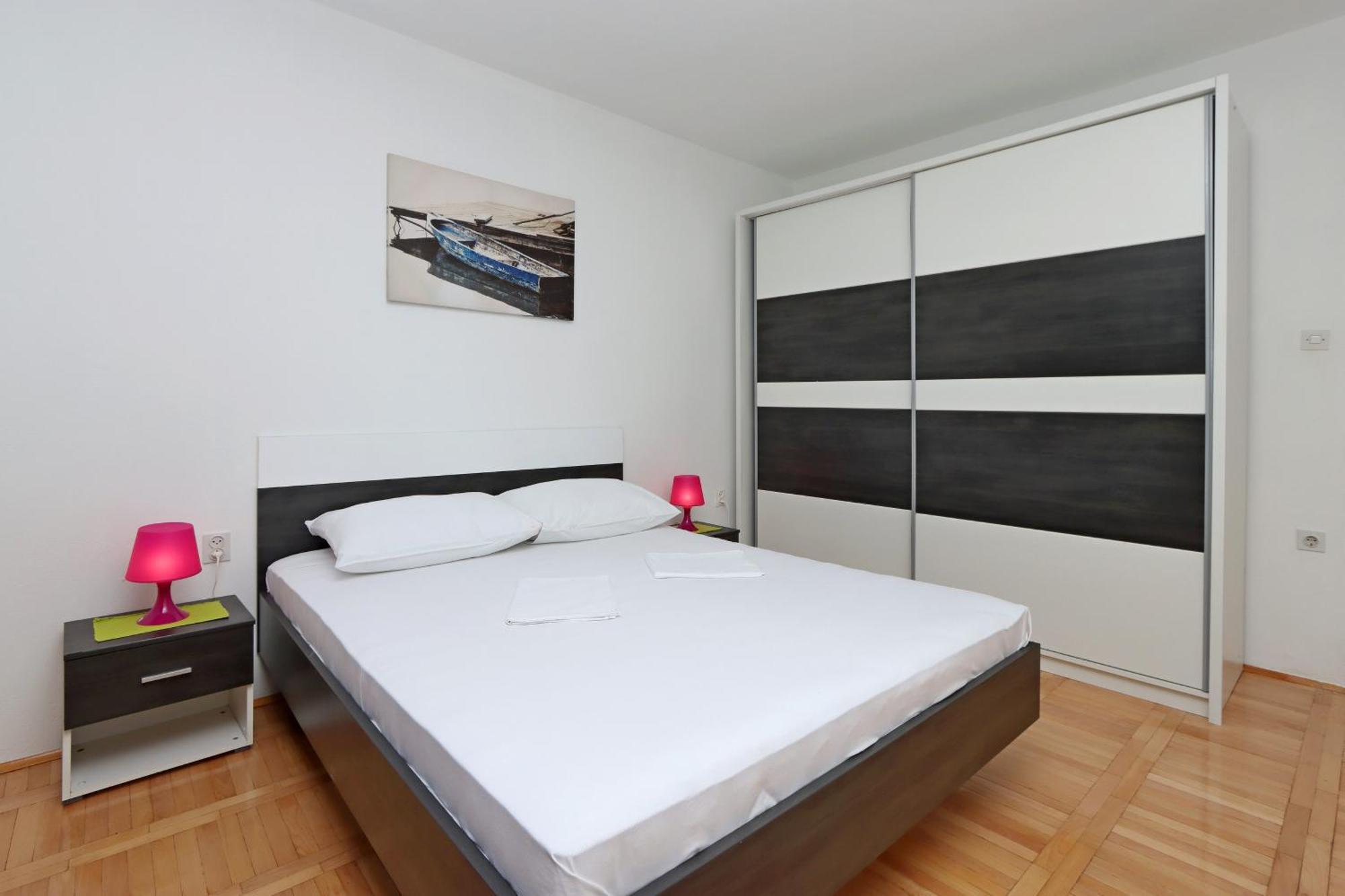 Apartments With A Parking Space Senj - 5571 الغرفة الصورة