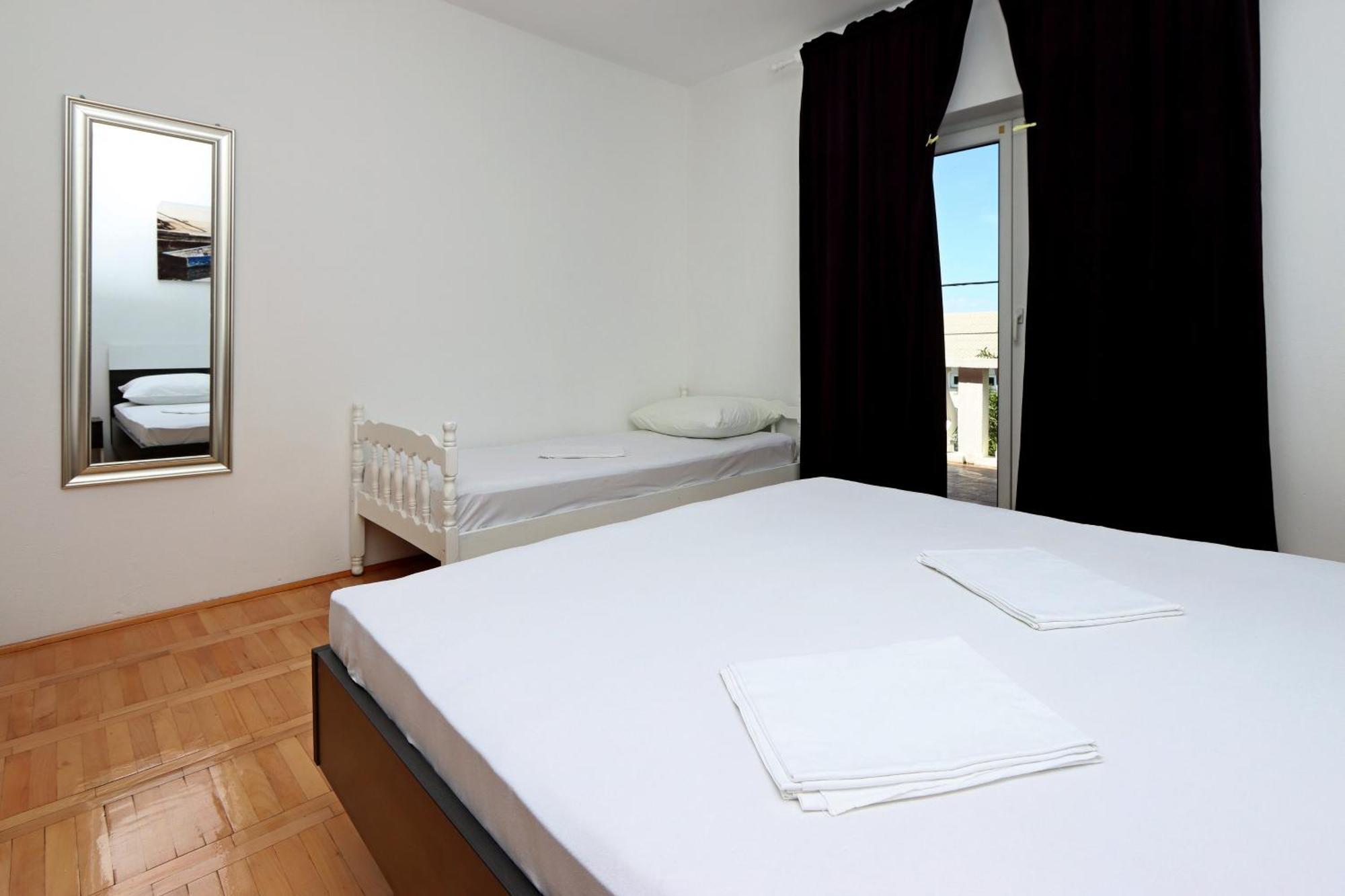 Apartments With A Parking Space Senj - 5571 الغرفة الصورة